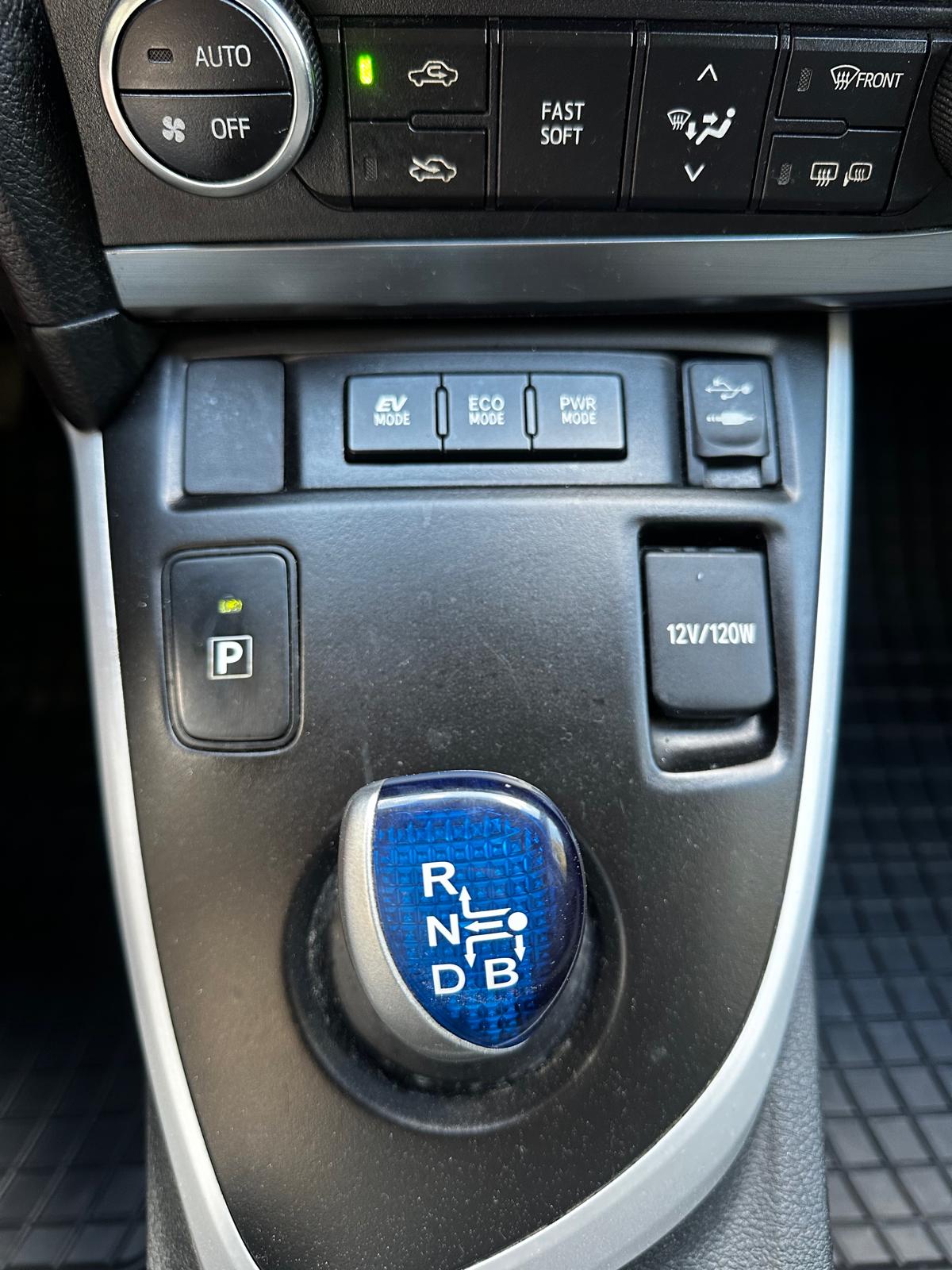 TOYOTA AURIS HYBRID