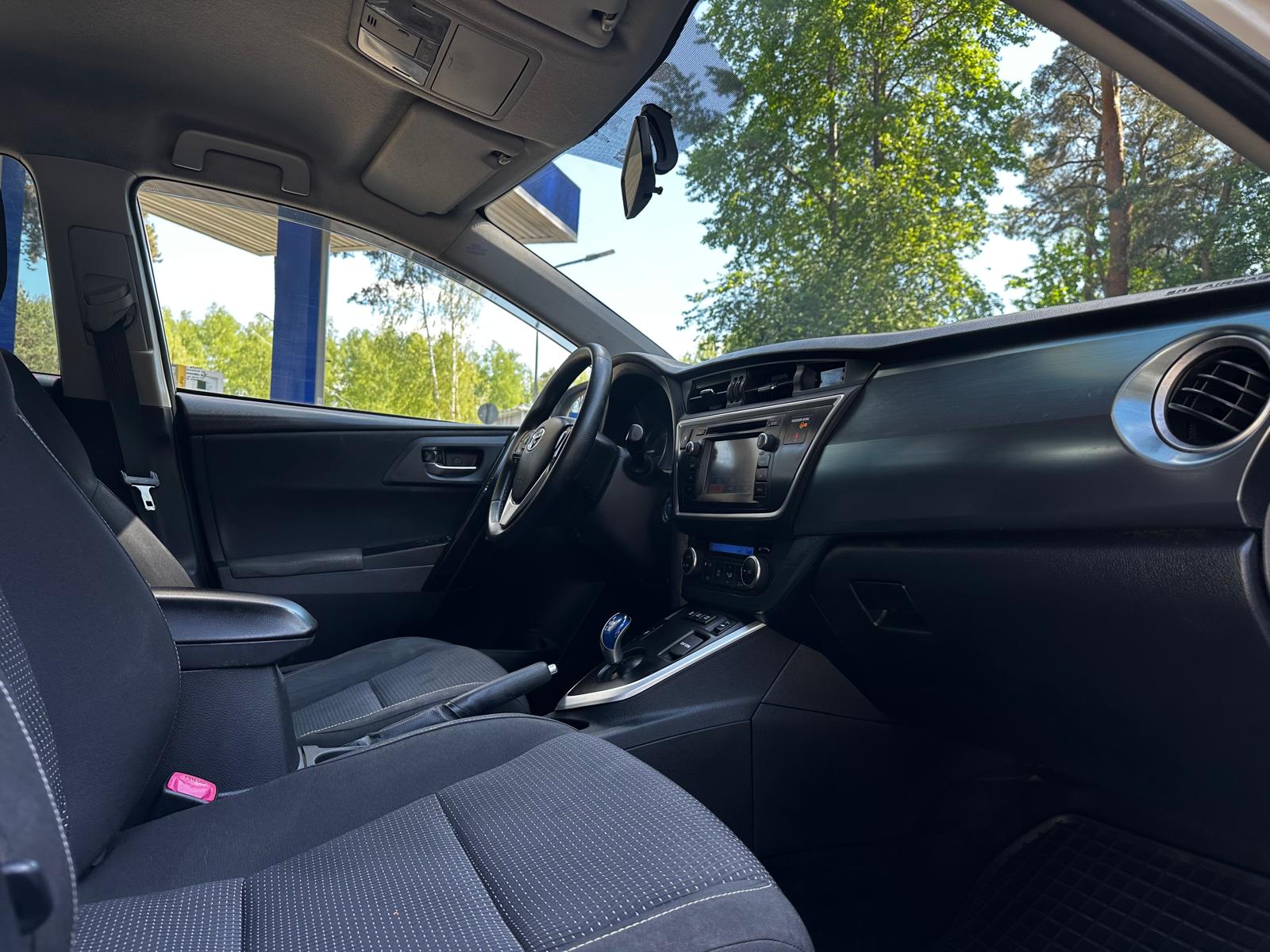 TOYOTA AURIS HYBRID