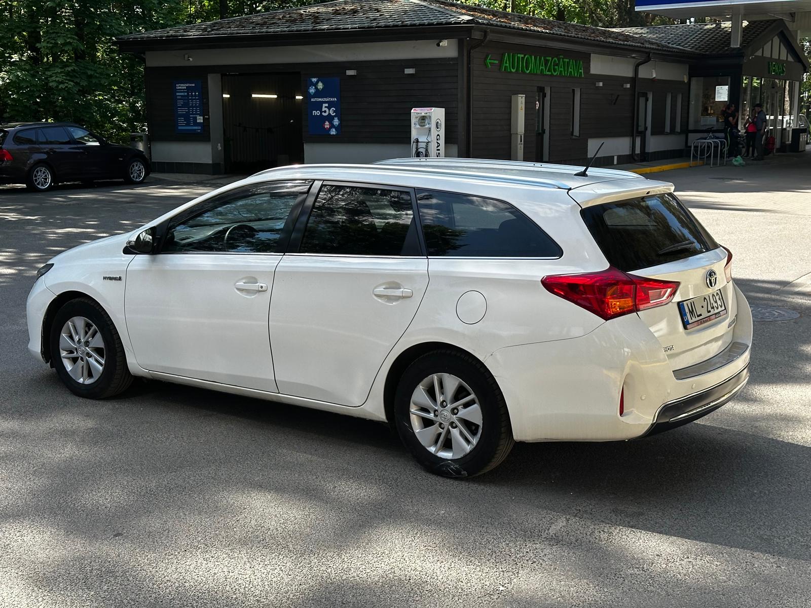 TOYOTA AURIS HYBRID