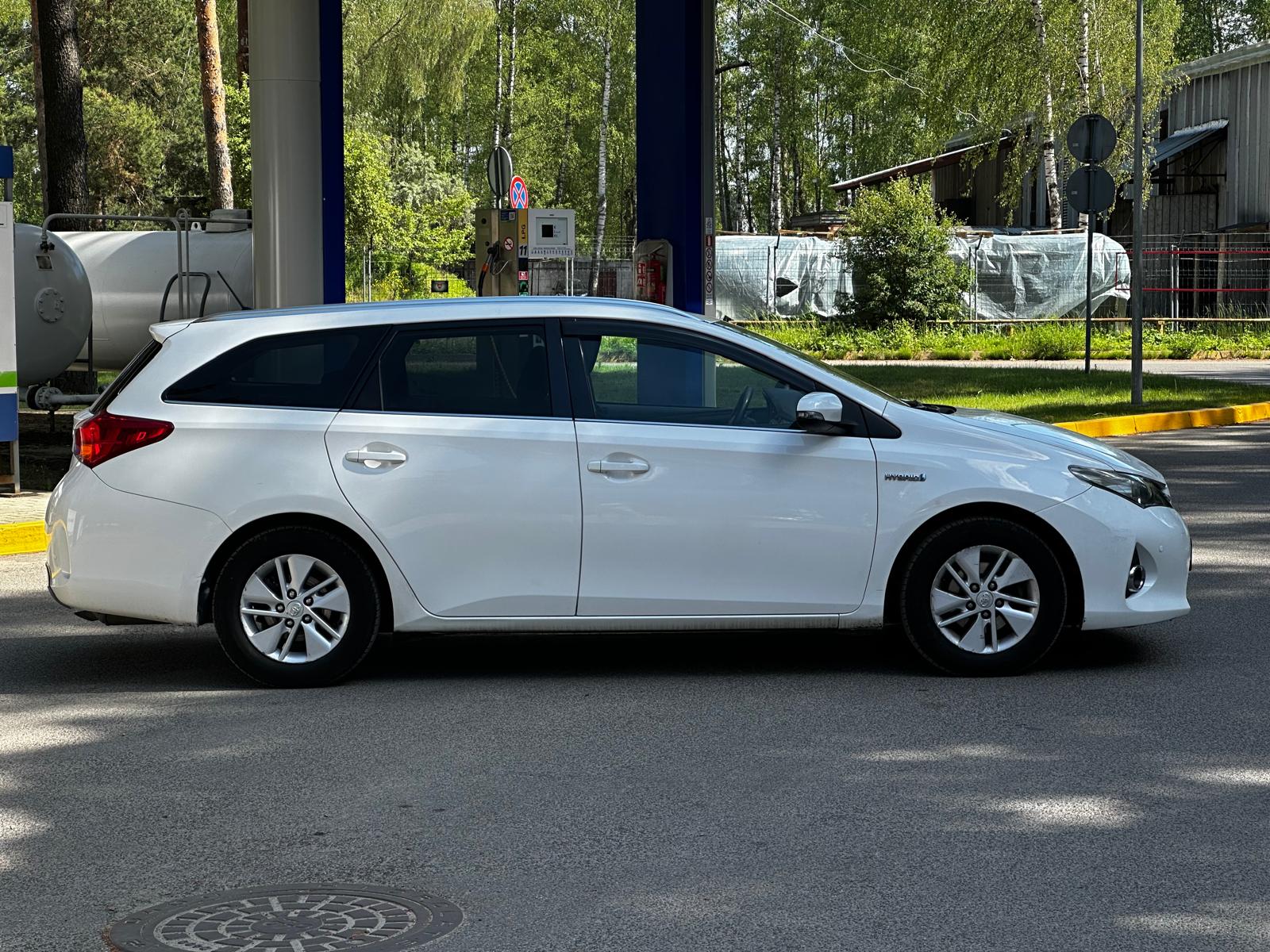 TOYOTA AURIS HYBRID