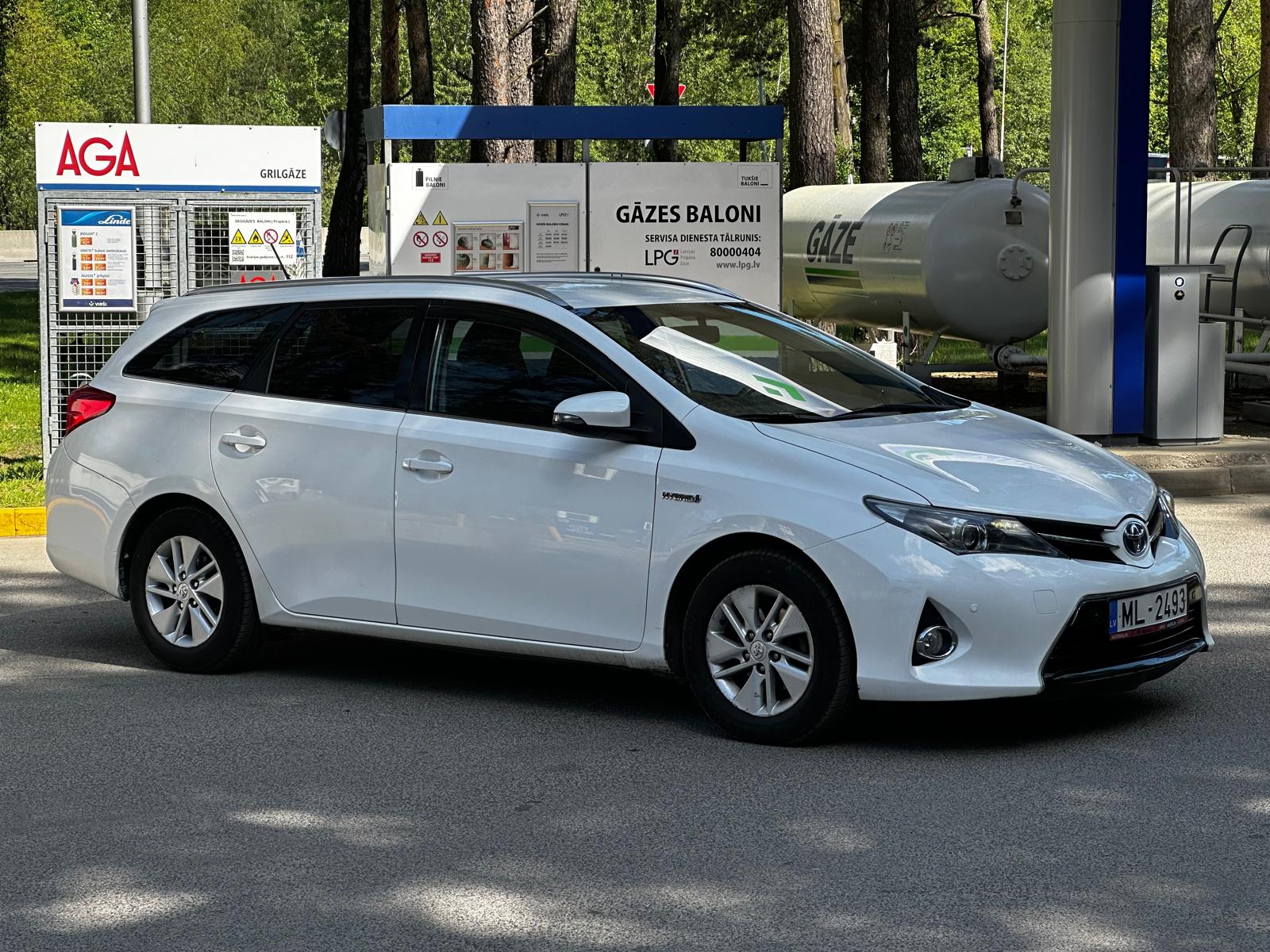 TOYOTA AURIS HYBRID