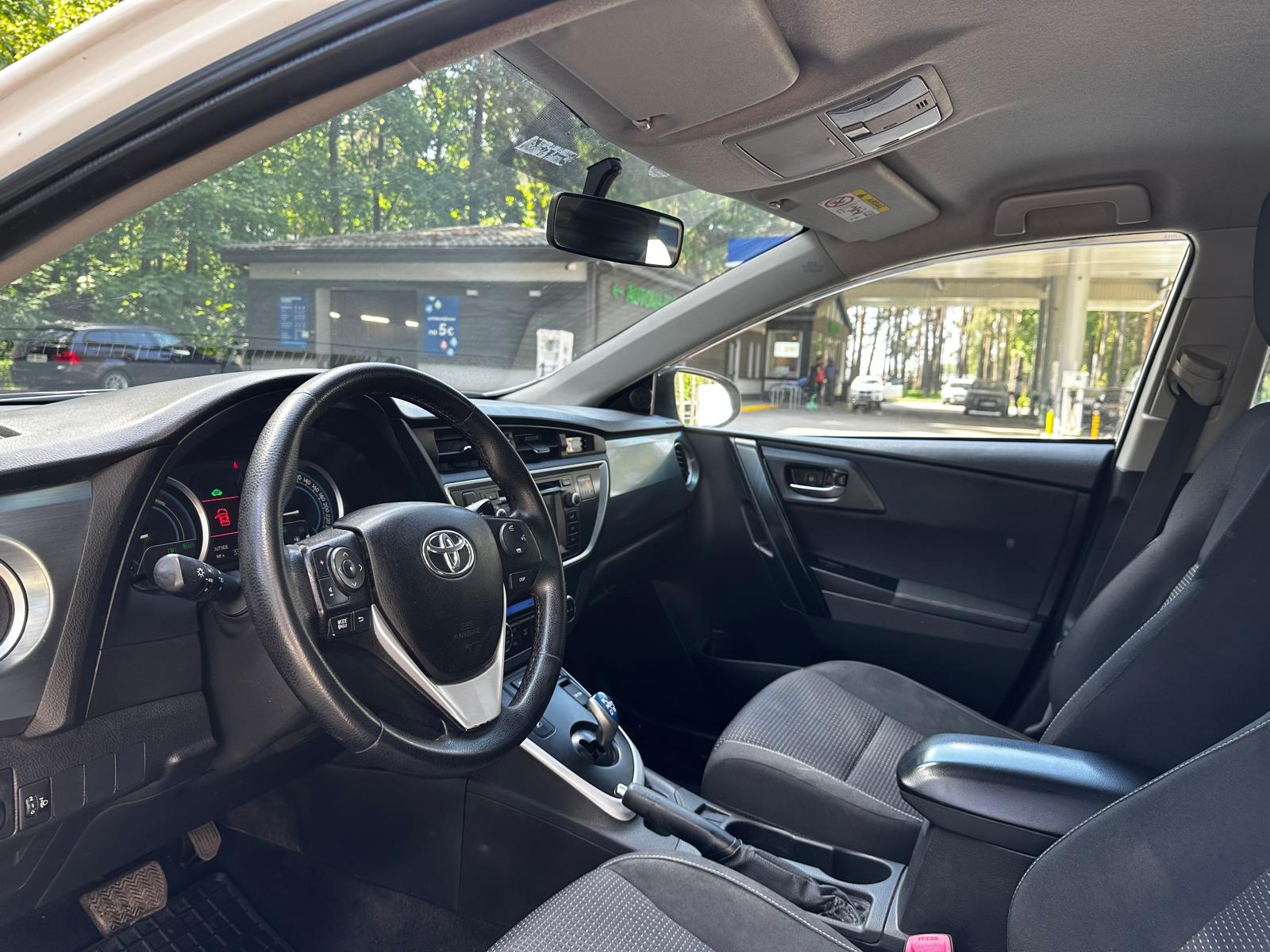 TOYOTA AURIS HYBRID