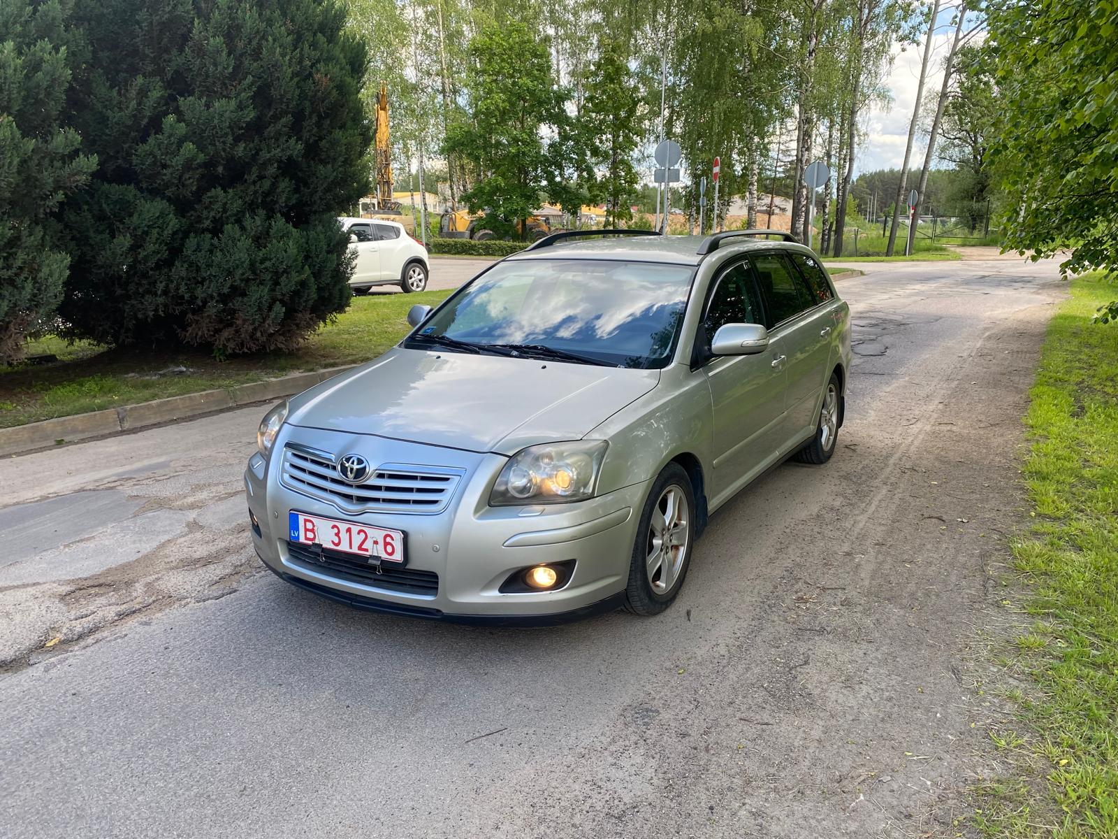 TOYOTA AVENSIS
