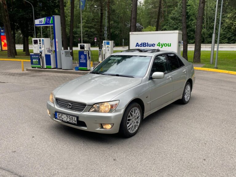 LEXUS IS 200