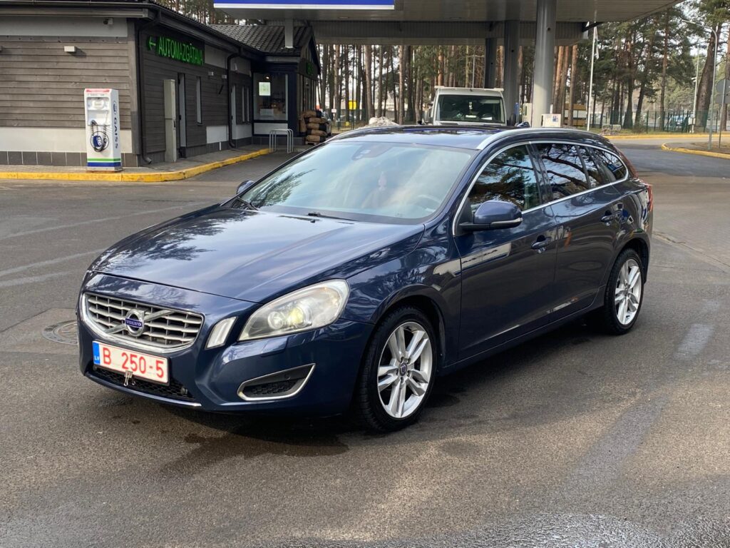 VOLVO V60 SUMMUM