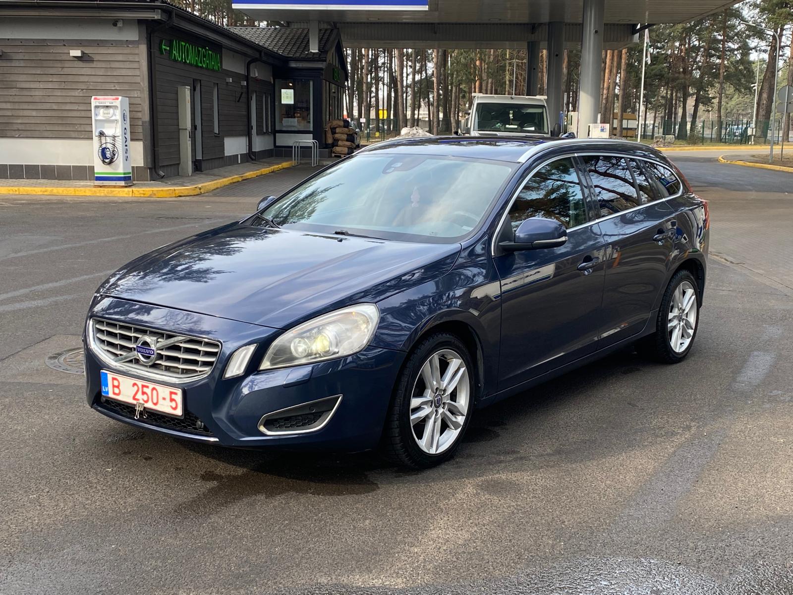 VOLVO V60 SUMMUM