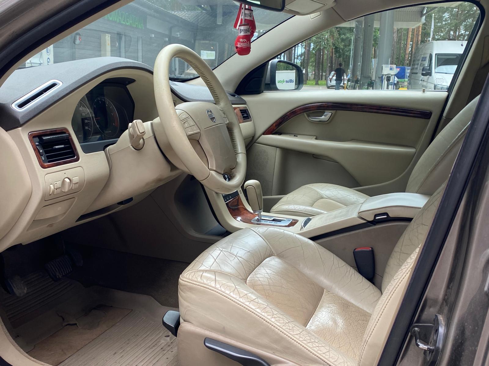 VOLVO S80
