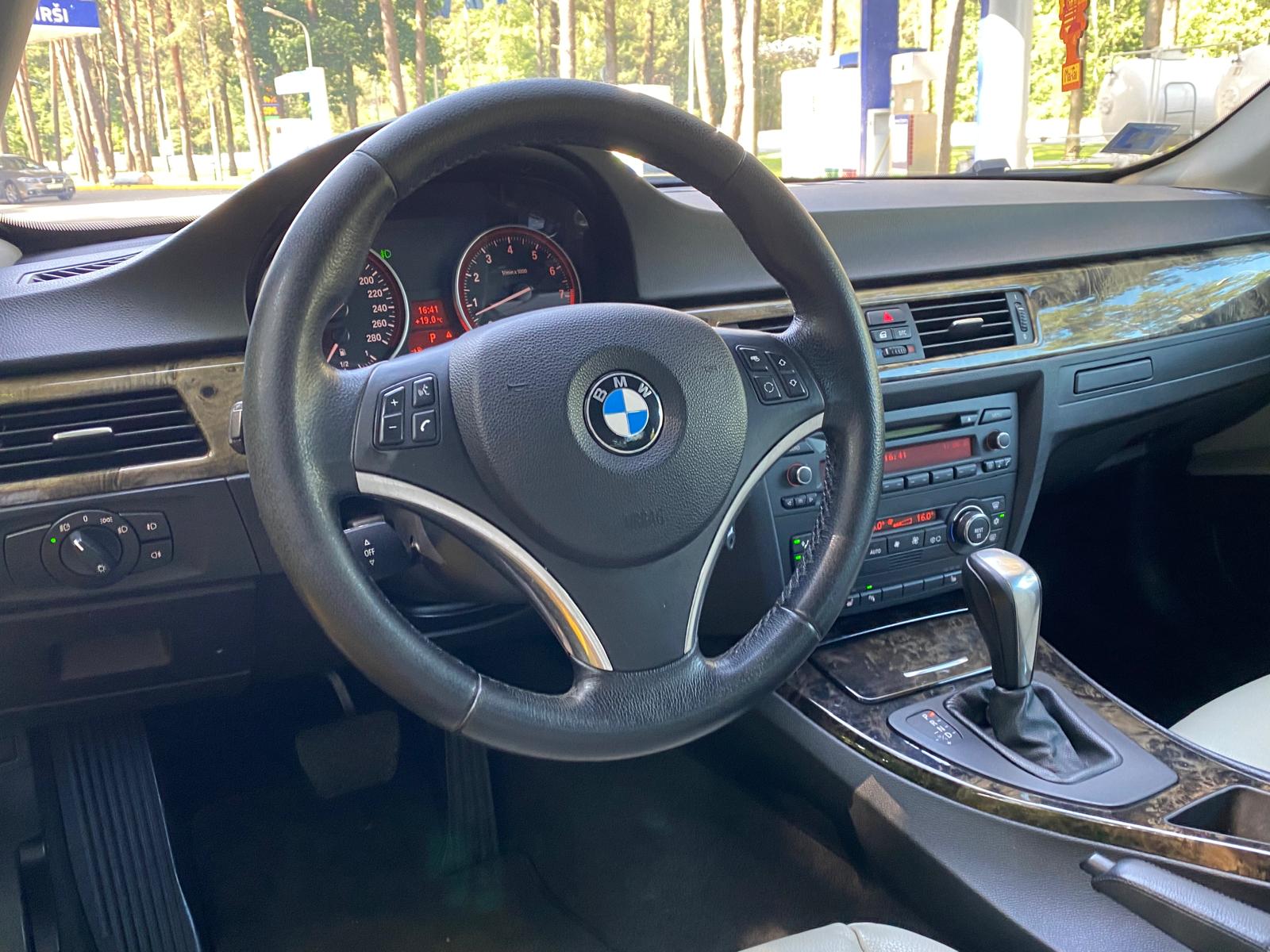 BMW 325 (E92)