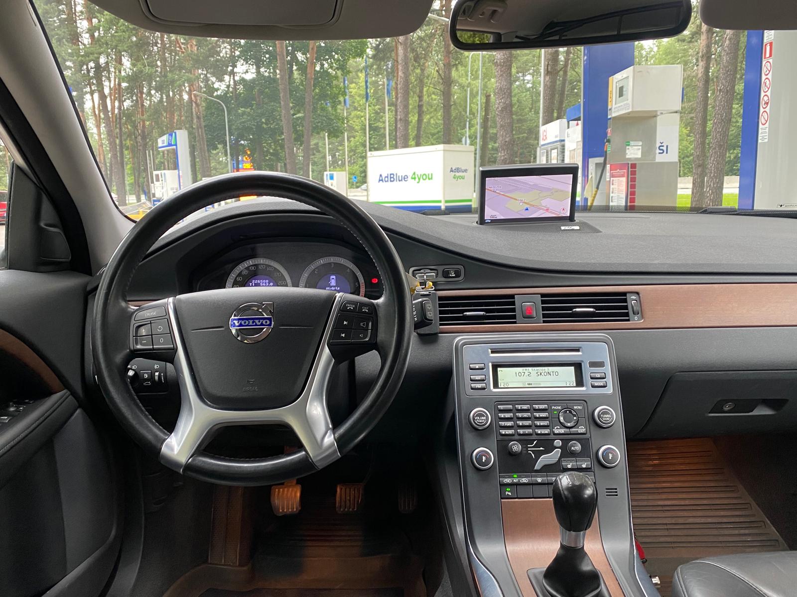 VOLVO V70 SUMMUM