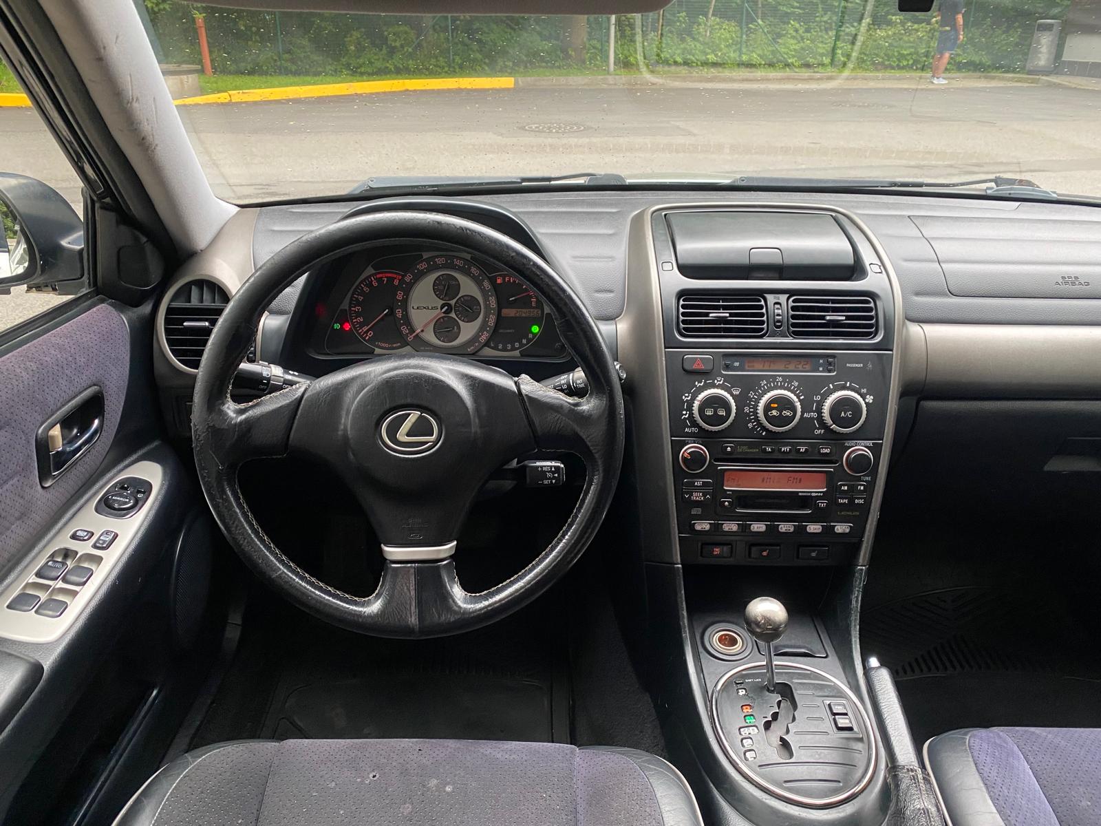 LEXUS IS 200