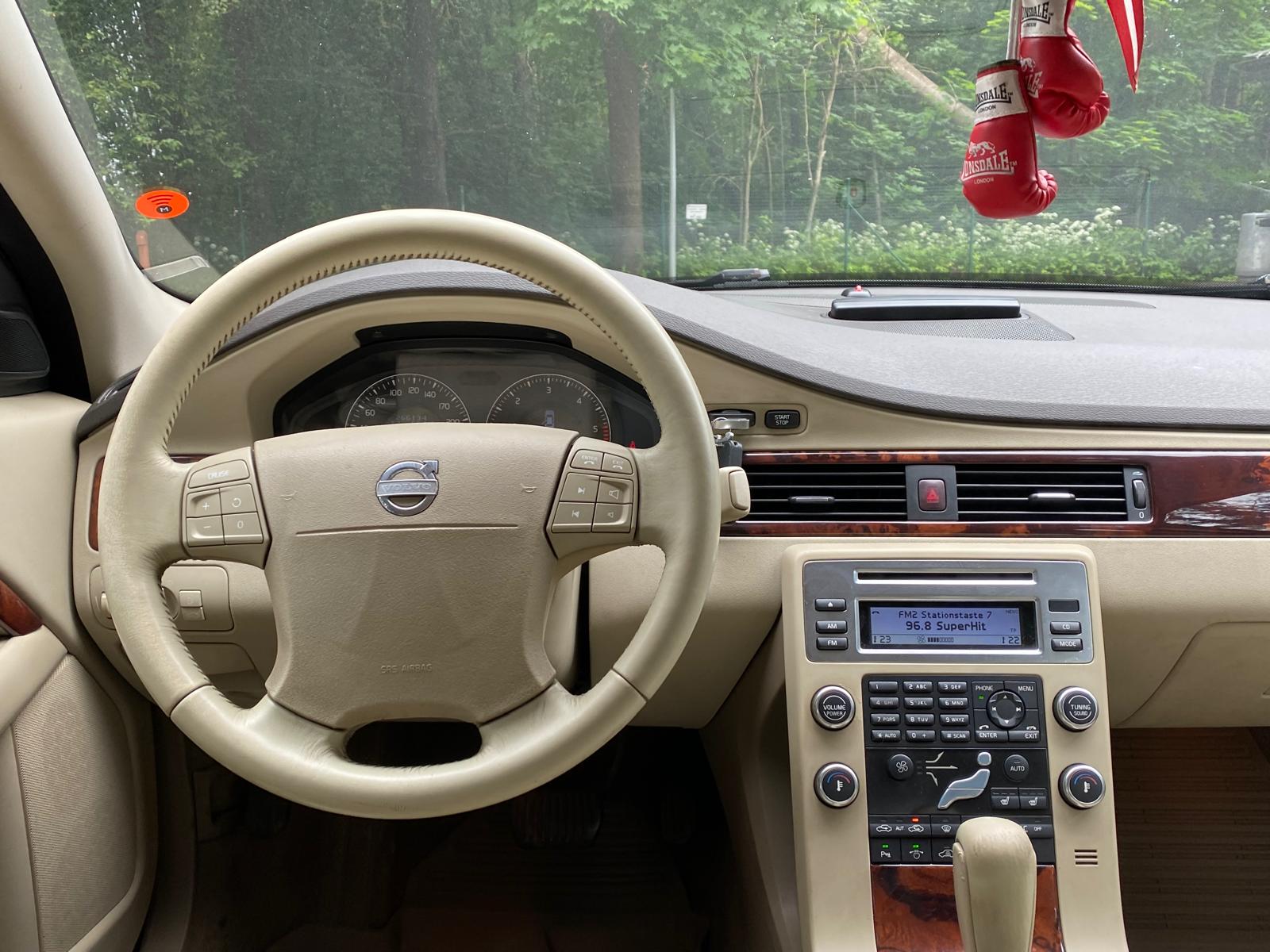 VOLVO S80