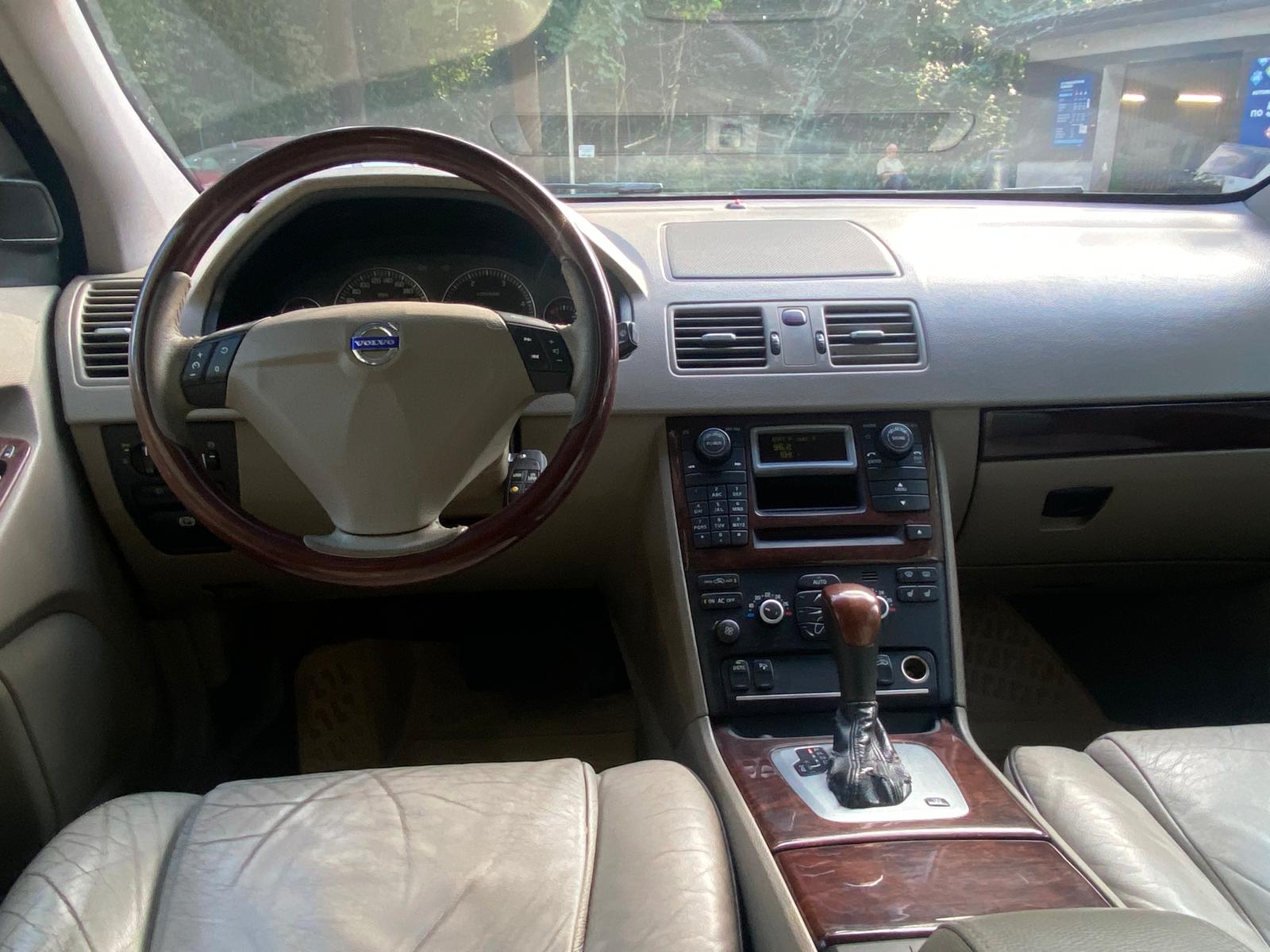 VOLVO XC90 7-VIETAS