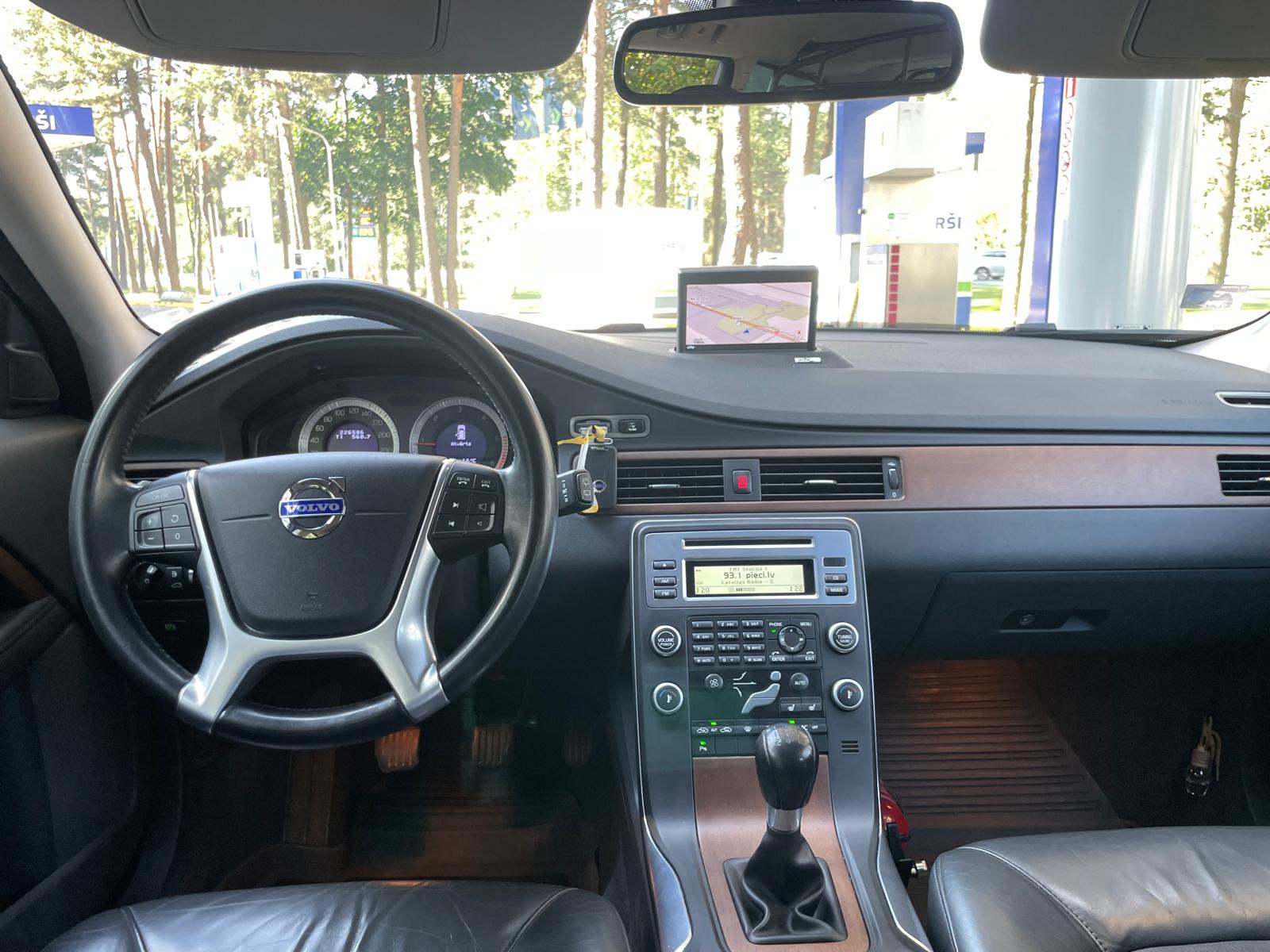 VOLVO V70 SUMMUM