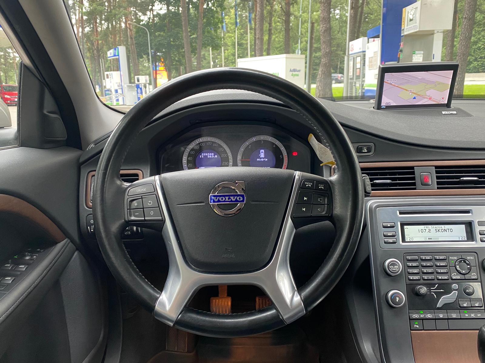 VOLVO V70 SUMMUM