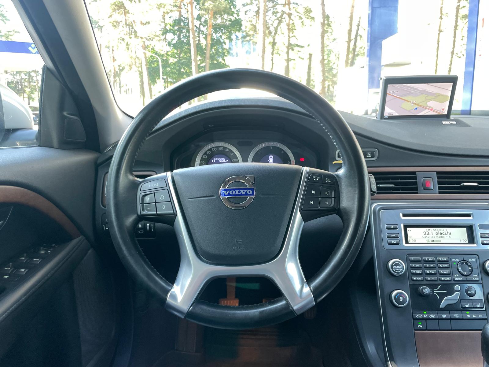 VOLVO V70 SUMMUM