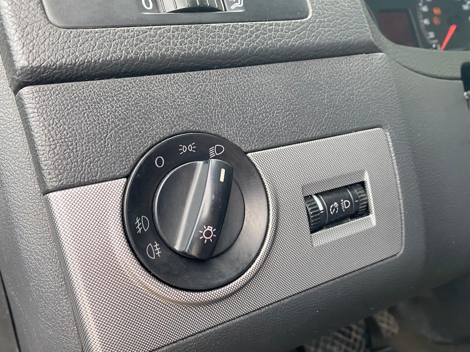 VW MULTIVAN 7-SEATER