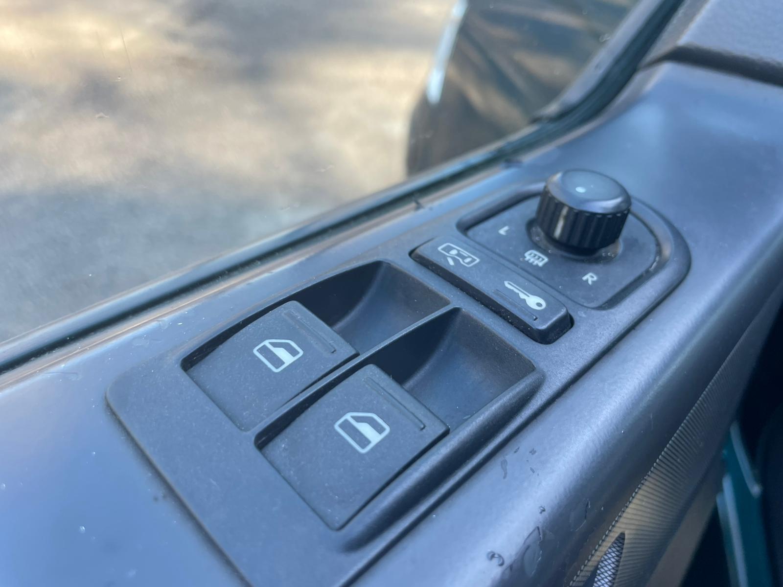 VW MULTIVAN 7-SEATER