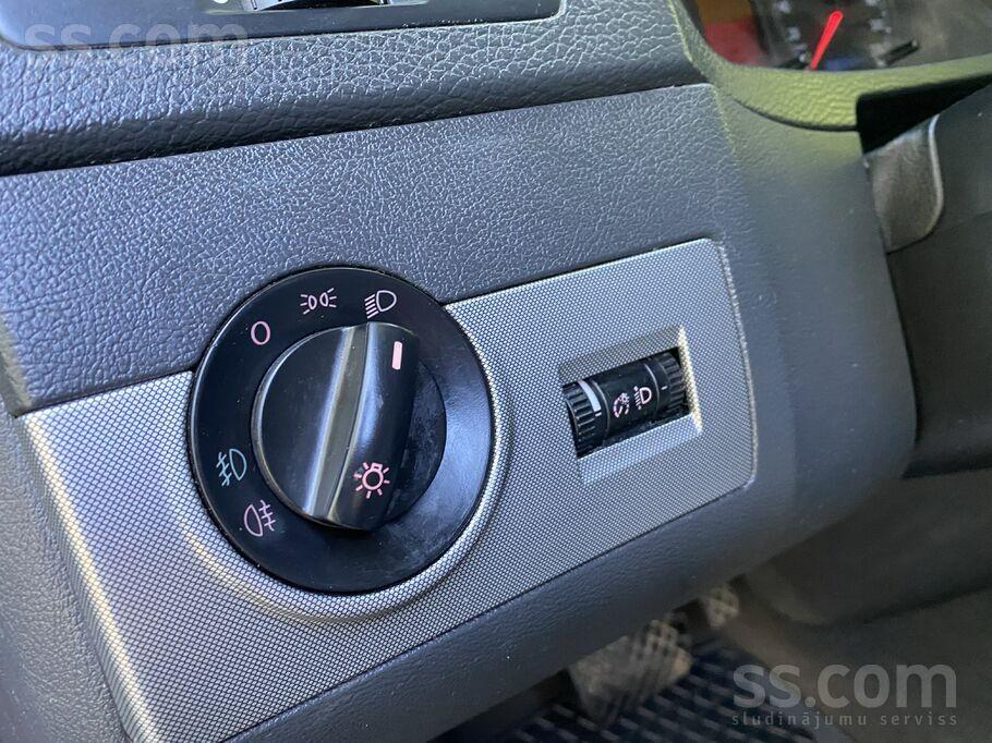 VW MULTIVAN 7-SEATER