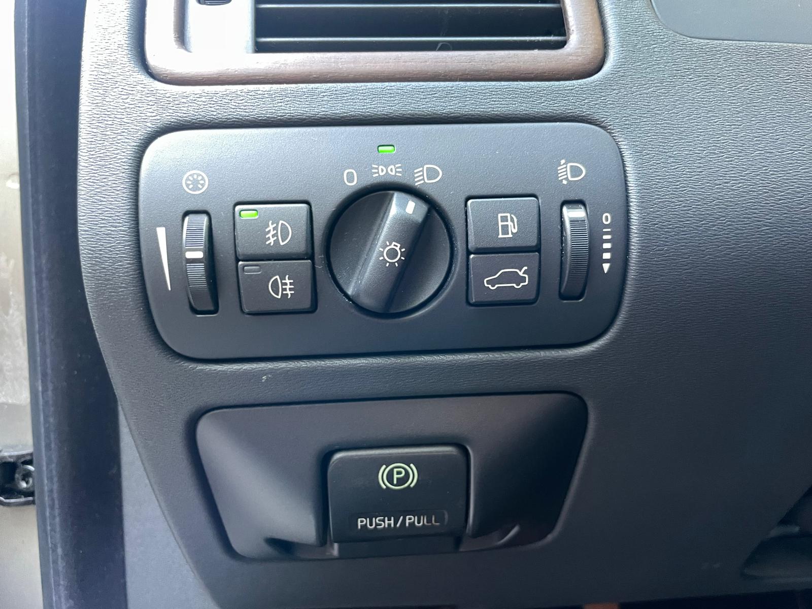 VOLVO V70 SUMMUM