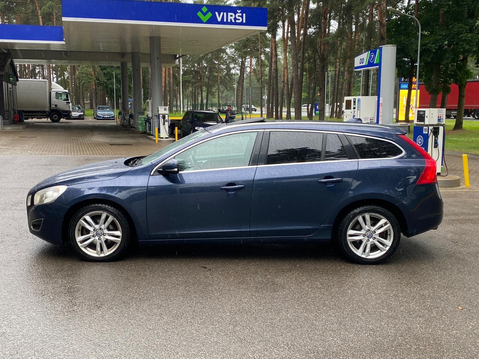 VOLVO V60 SUMMUM