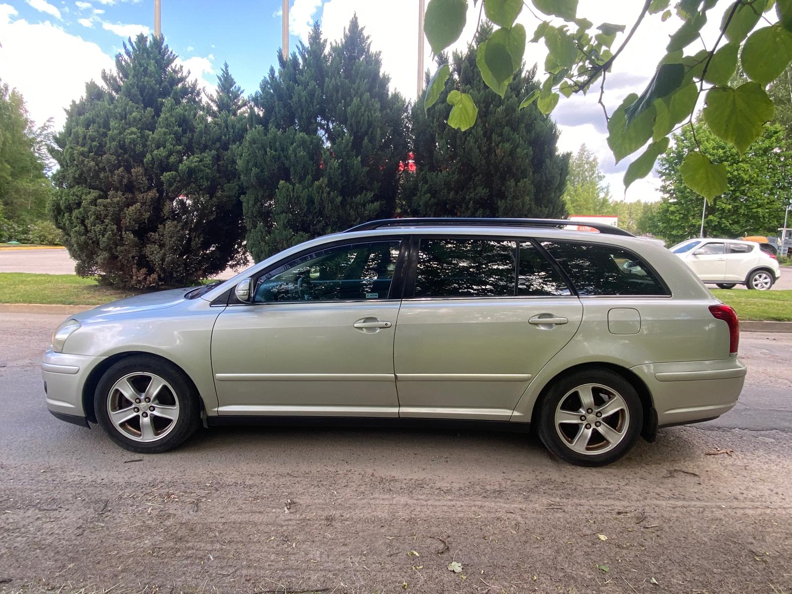 TOYOTA AVENSIS