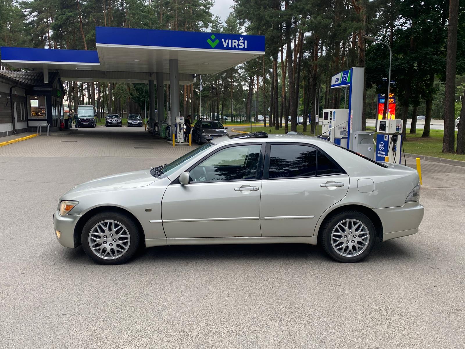 LEXUS IS 200
