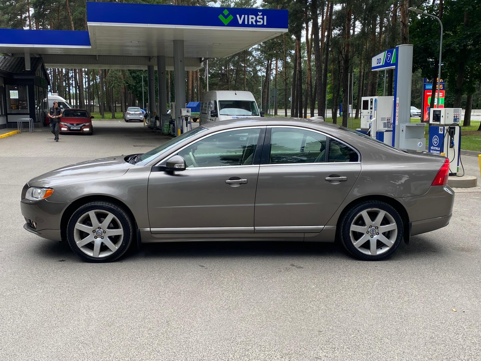 VOLVO S80