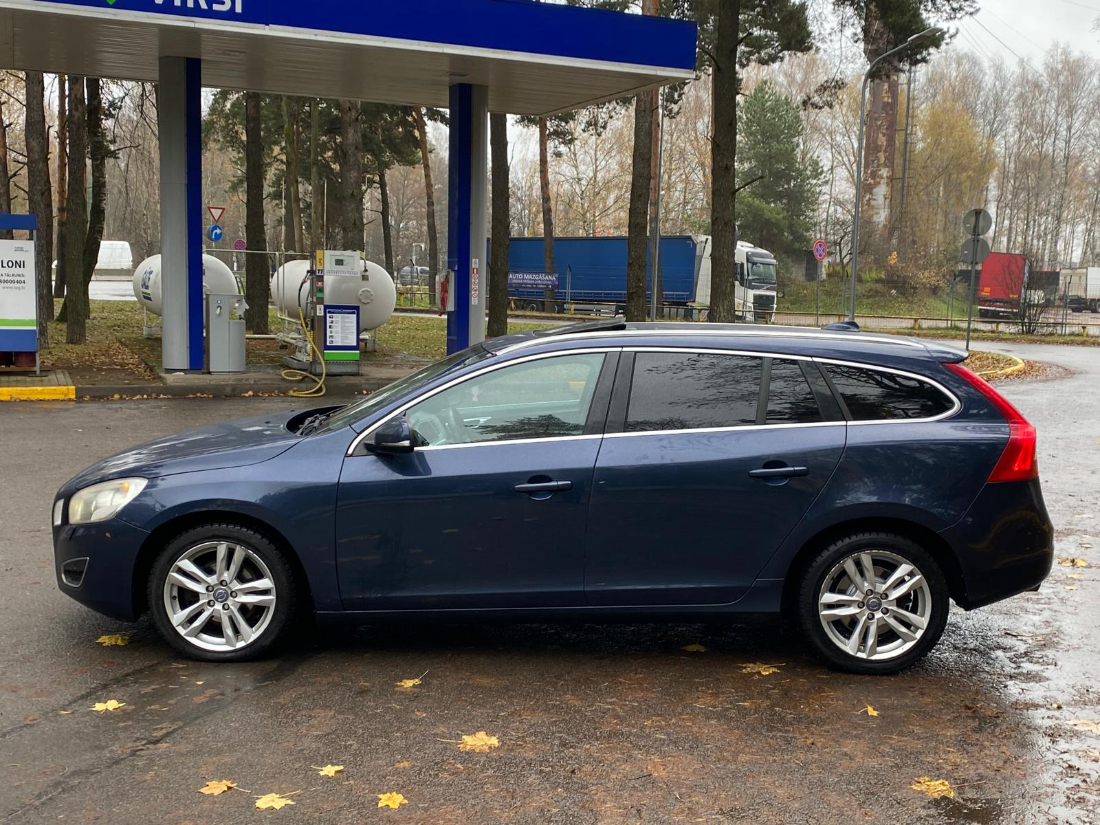 VOLVO V60 SUMMUM
