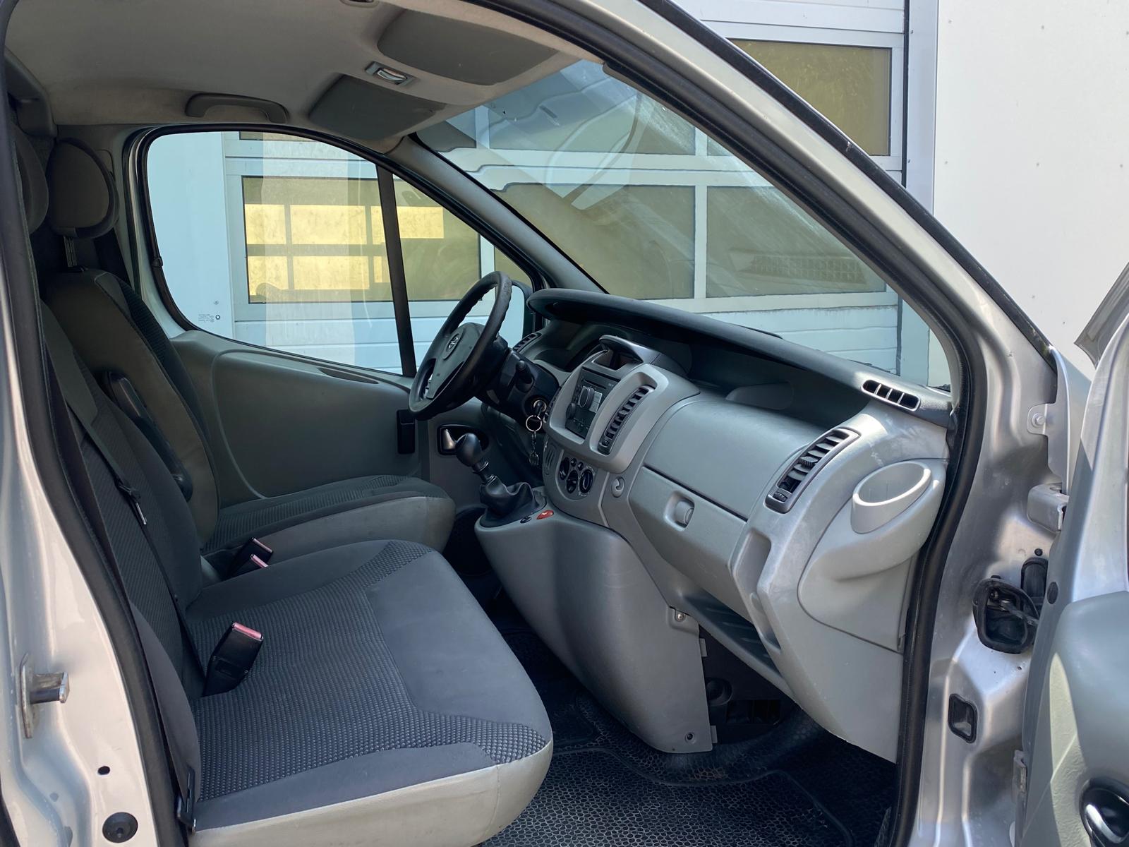 OPEL VIVARO KRAVAS BUSS