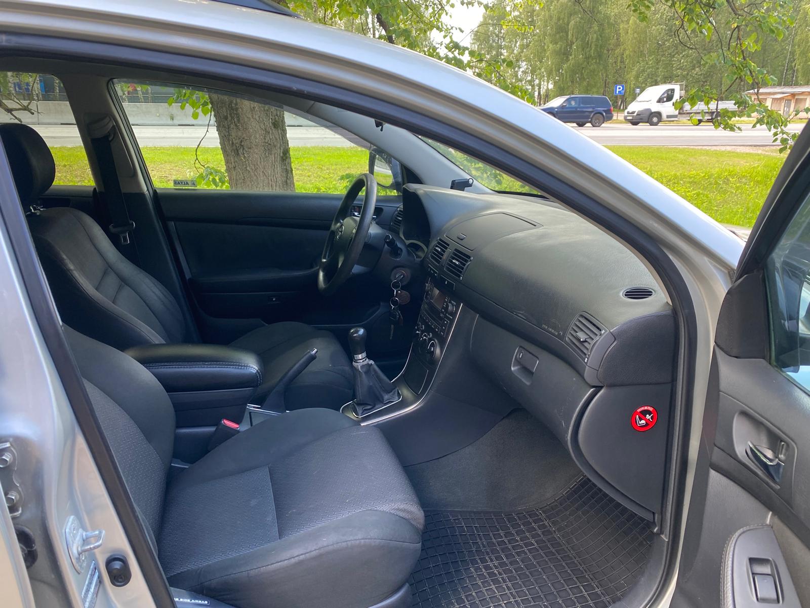 TOYOTA AVENSIS