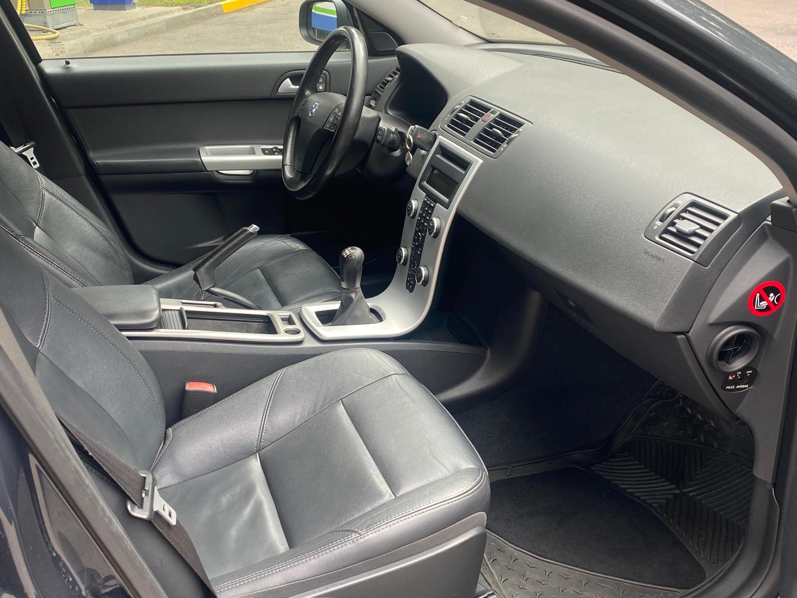 VOLVO V50