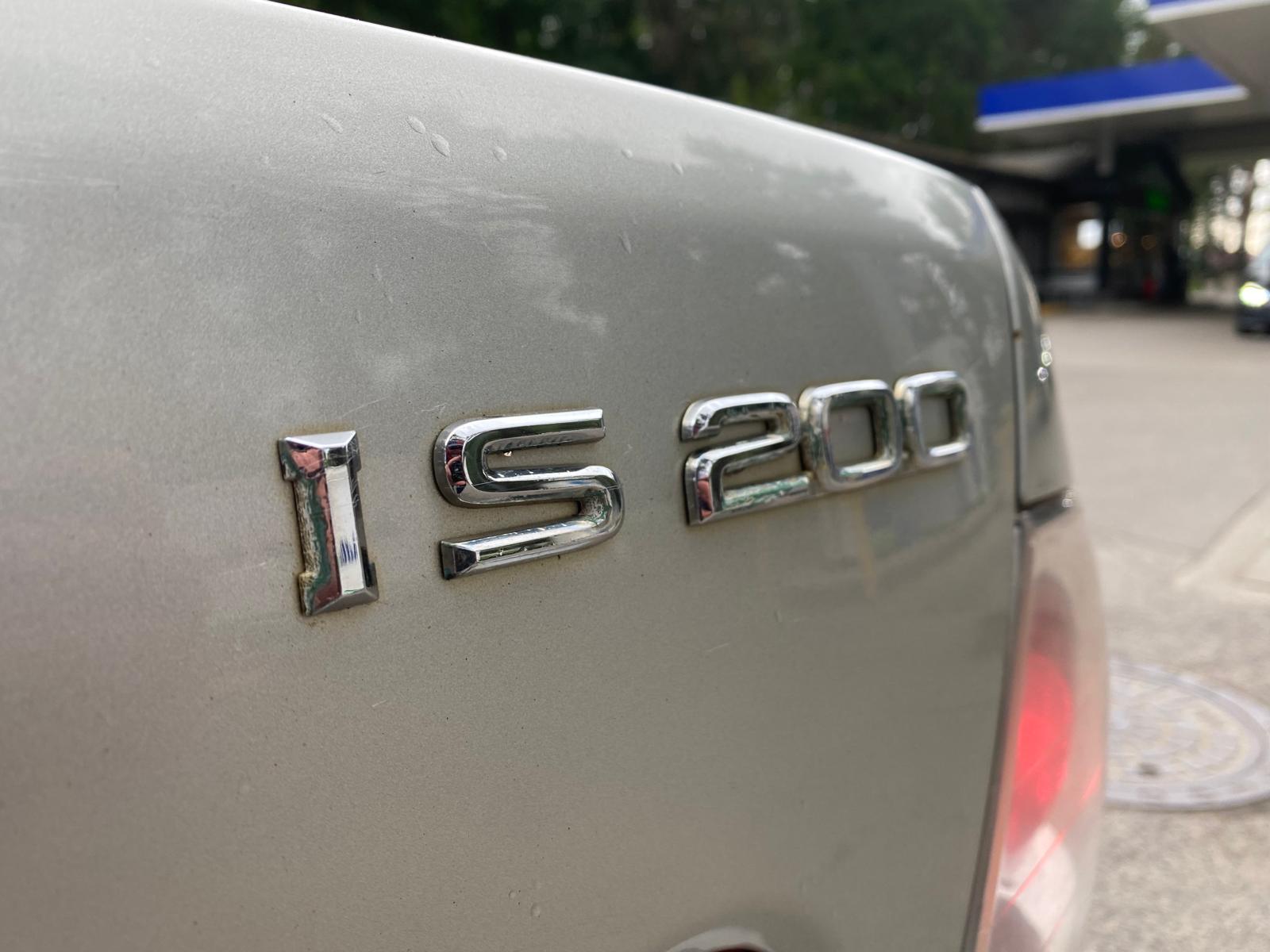 LEXUS IS 200