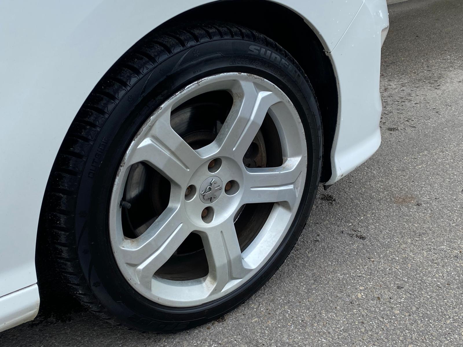 PEUGEOT 308 GTI