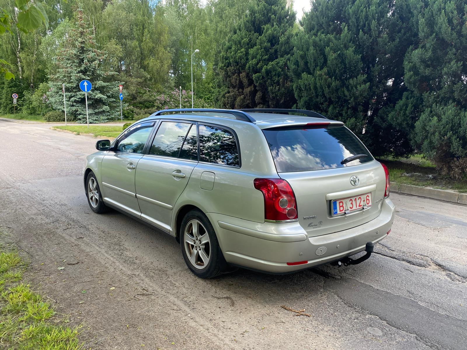 TOYOTA AVENSIS