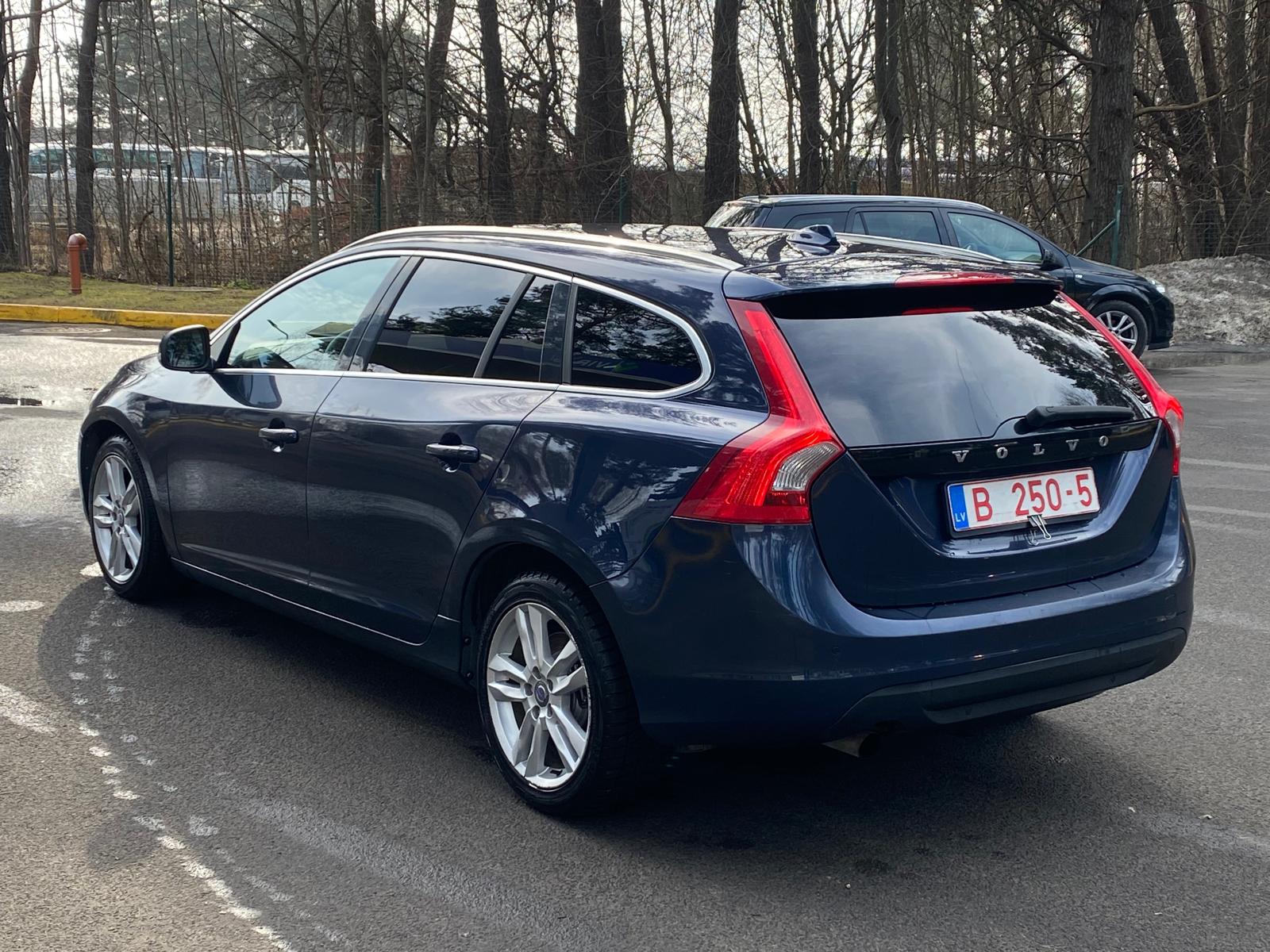 VOLVO V60 SUMMUM