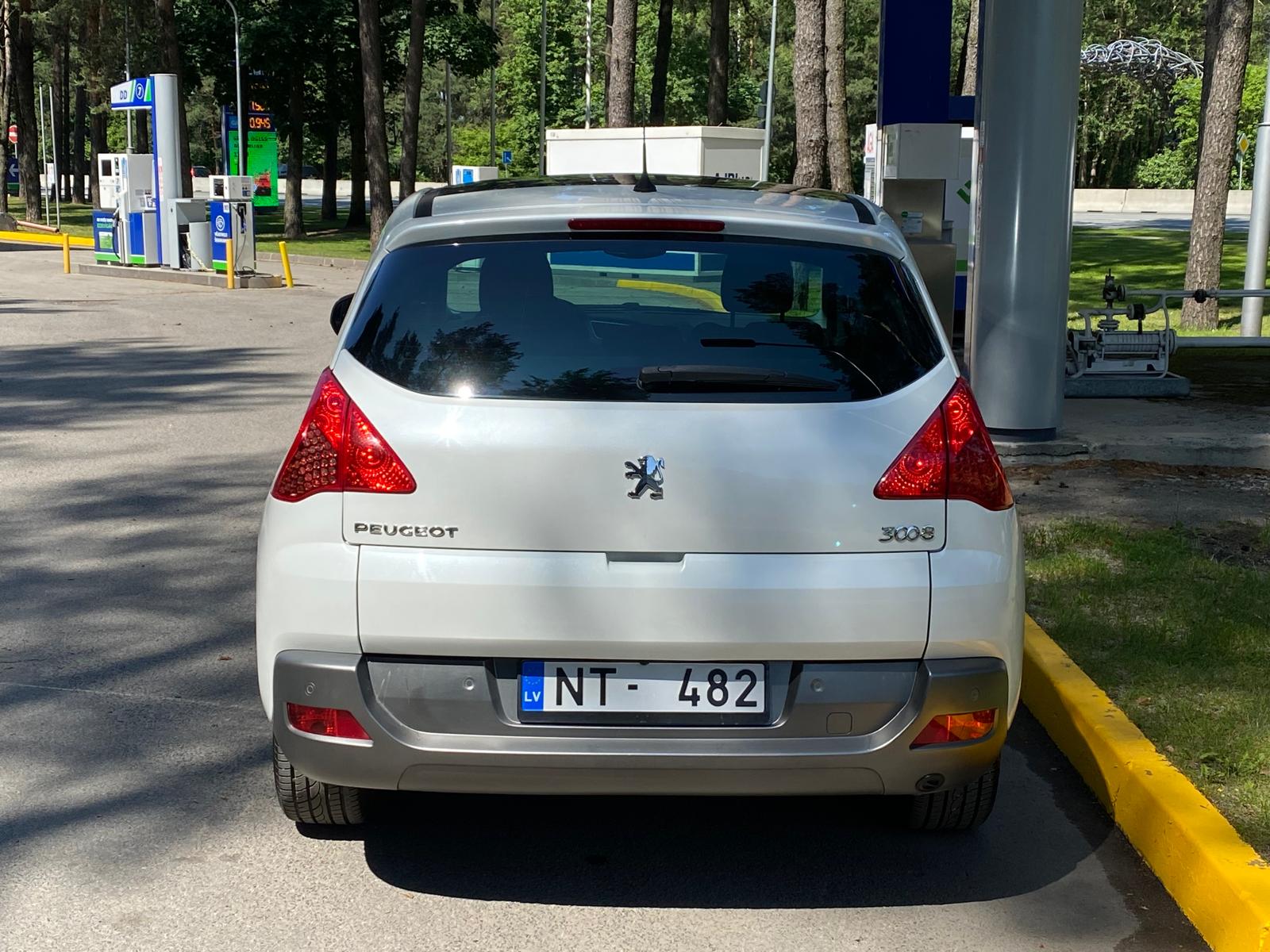 PEUGEOT 3008