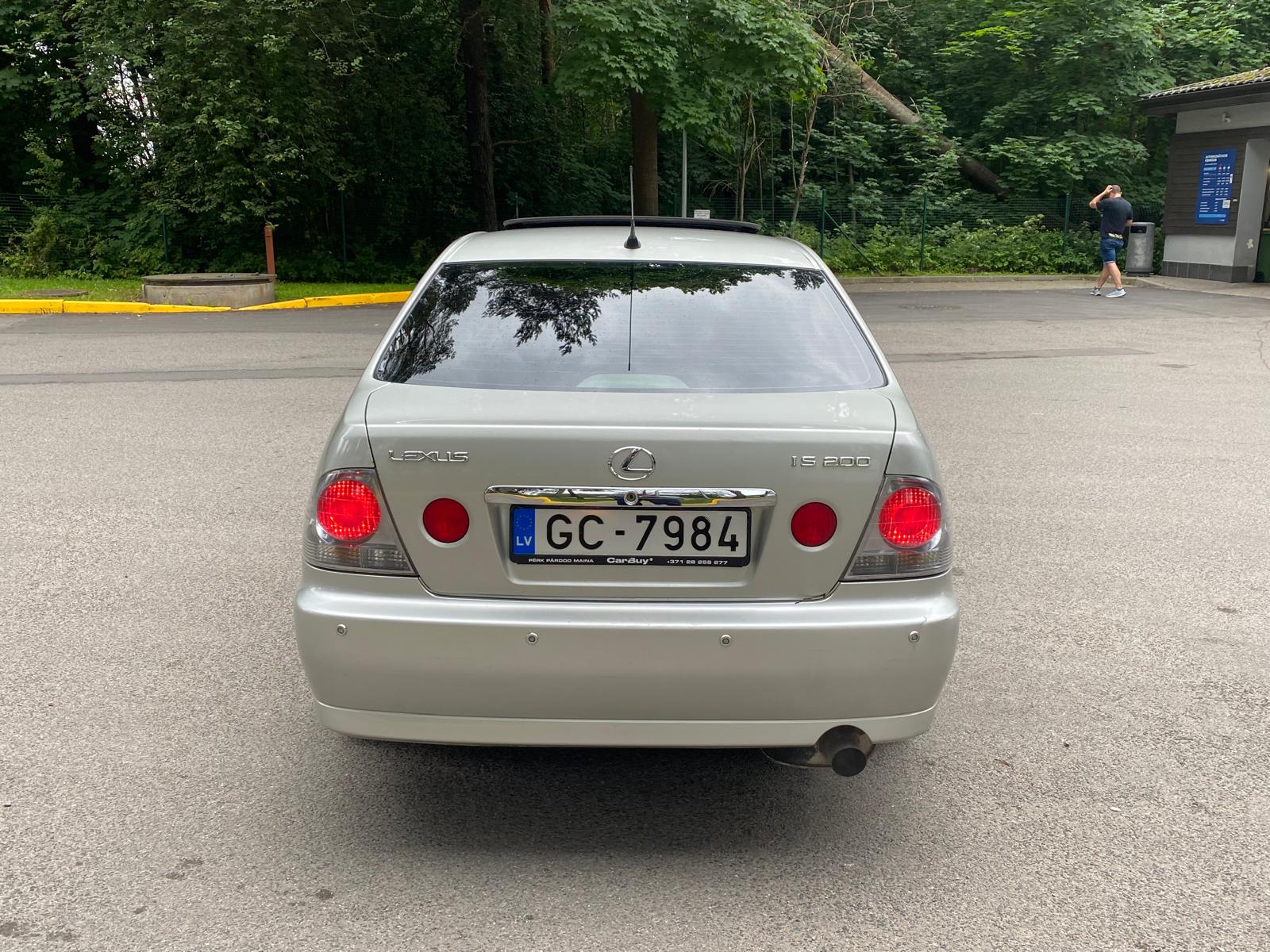 LEXUS IS 200