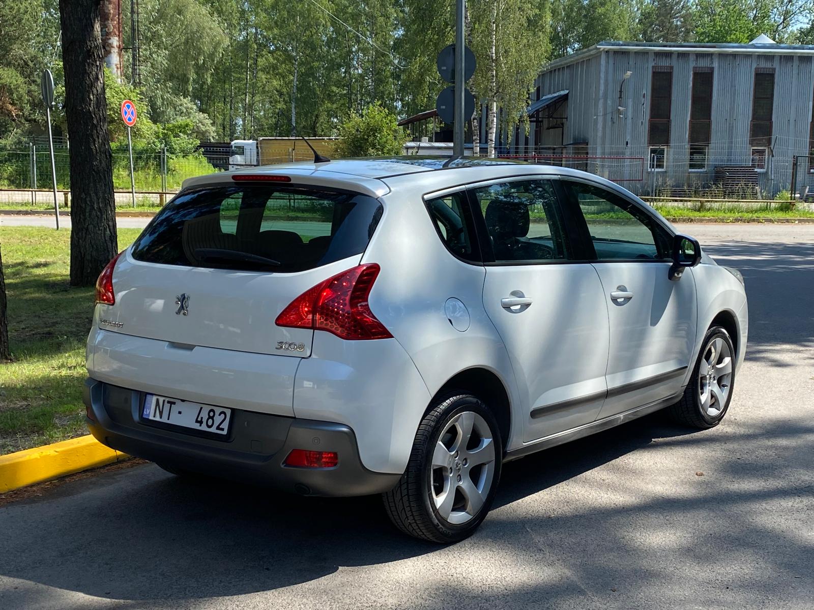 PEUGEOT 3008