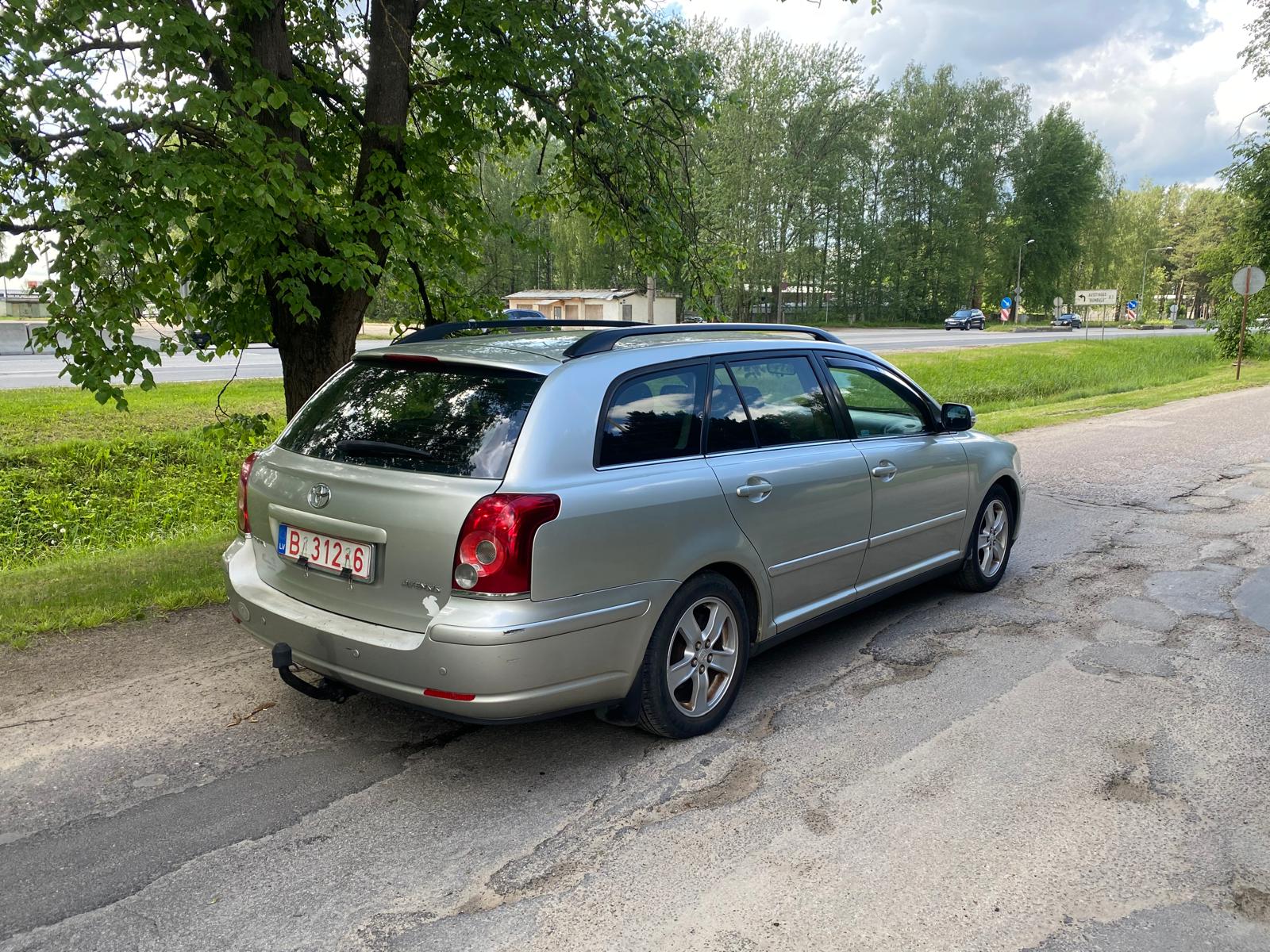 TOYOTA AVENSIS