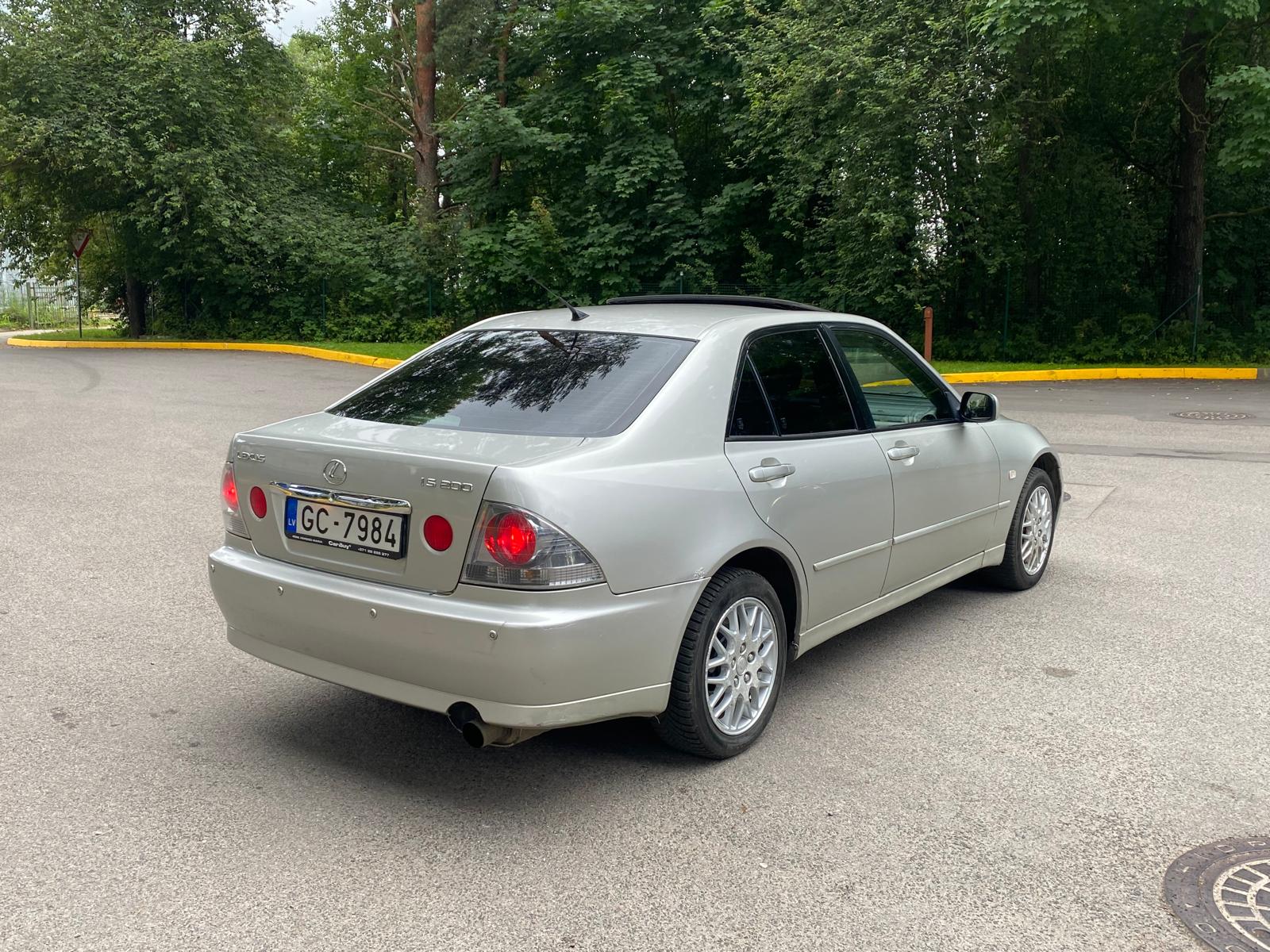 LEXUS IS 200