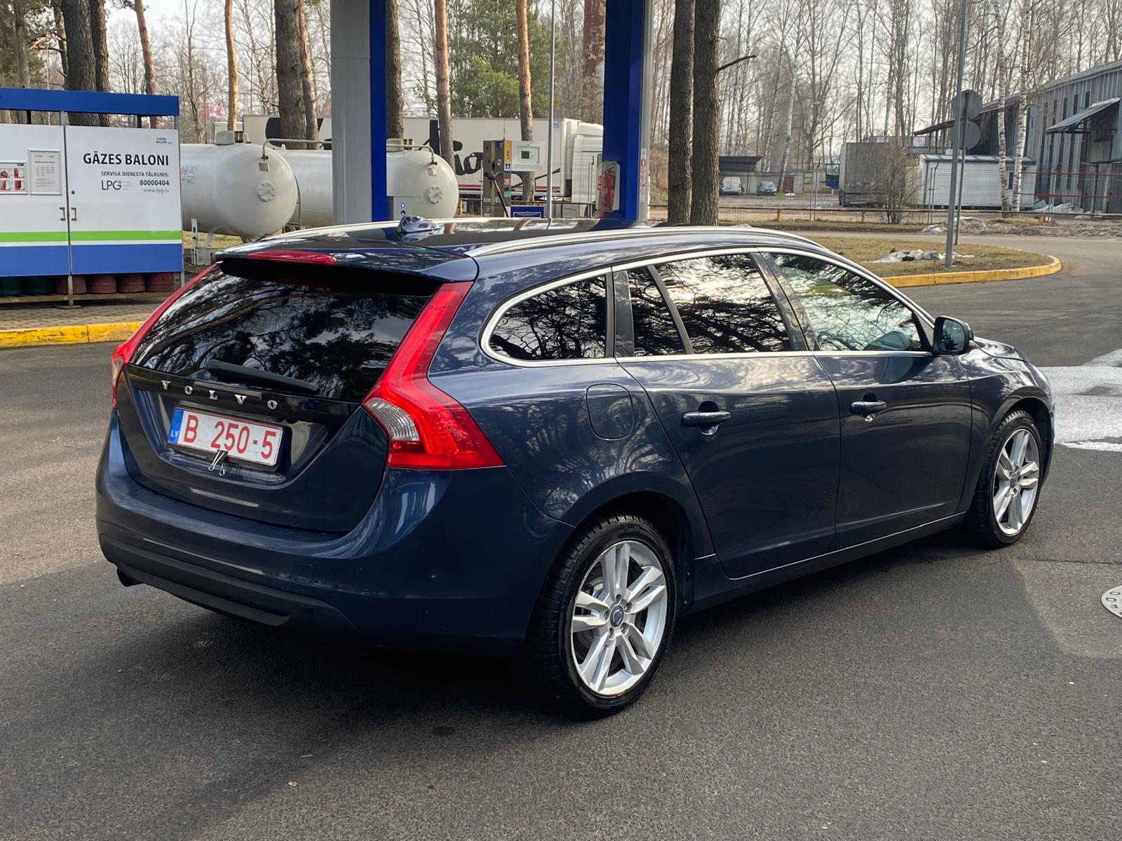 VOLVO V60 SUMMUM