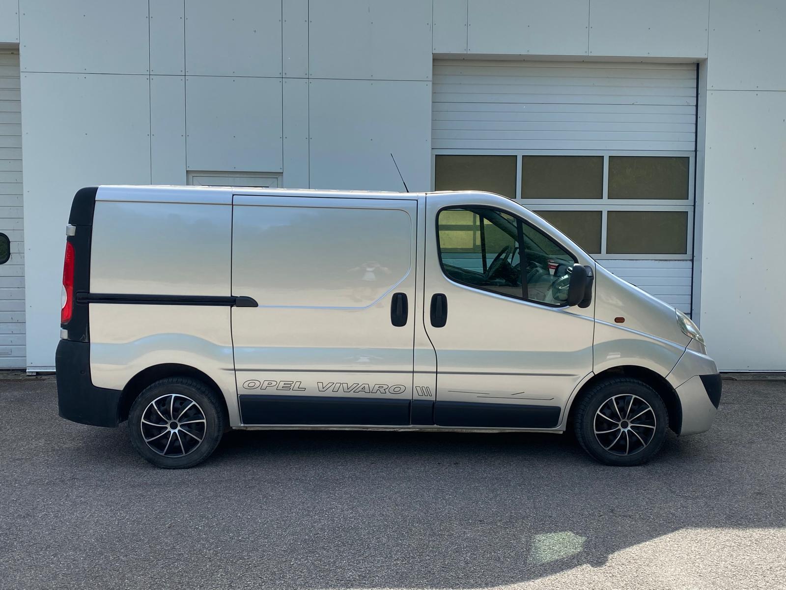 OPEL VIVARO KRAVAS BUSS