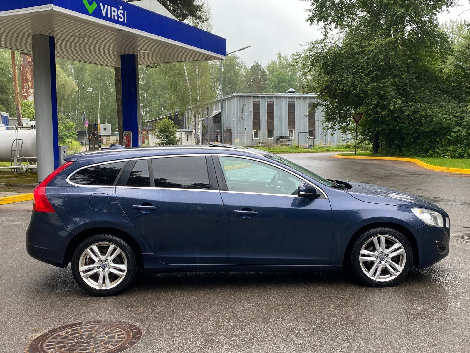 VOLVO V60 SUMMUM