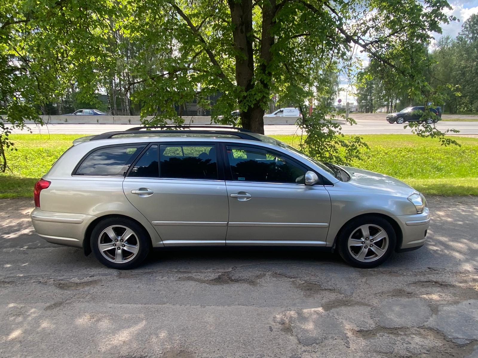 TOYOTA AVENSIS