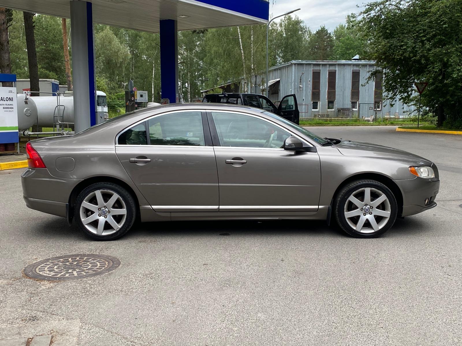 VOLVO S80