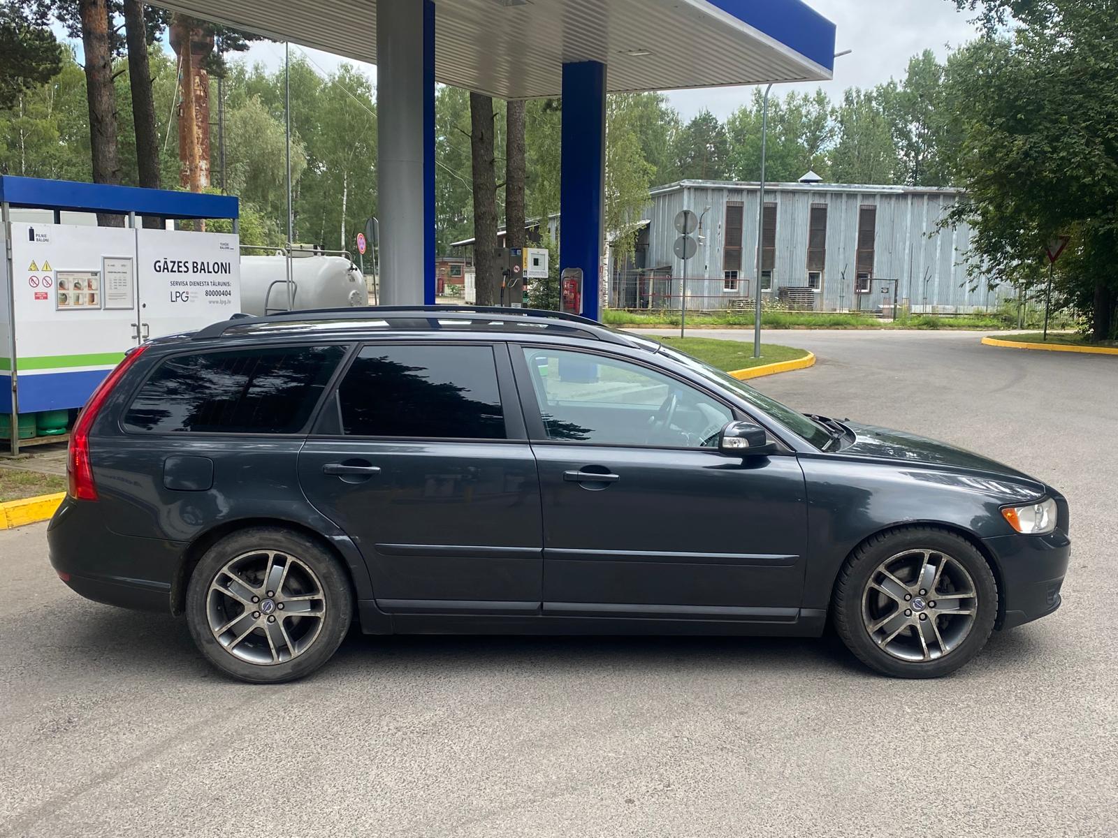 VOLVO V50
