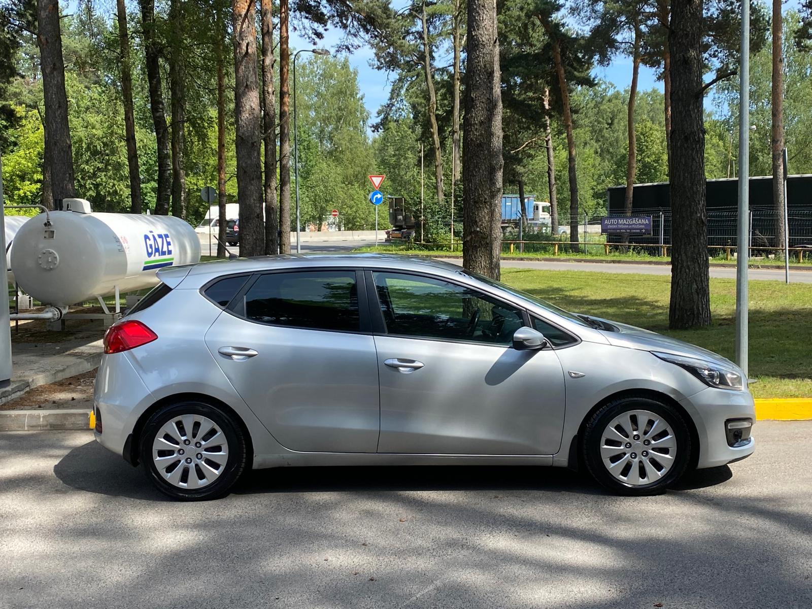 KIA CEE D