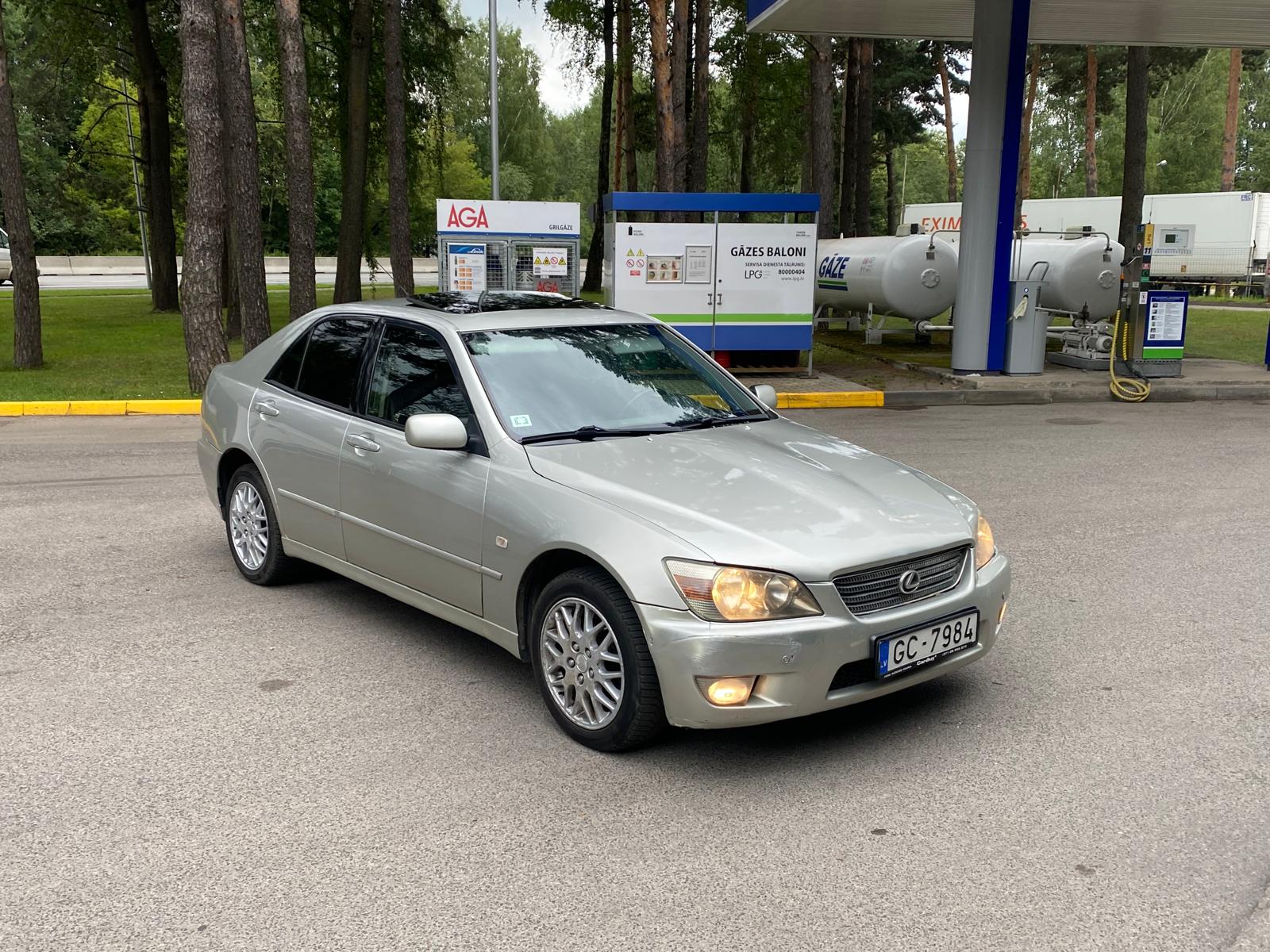 LEXUS IS 200