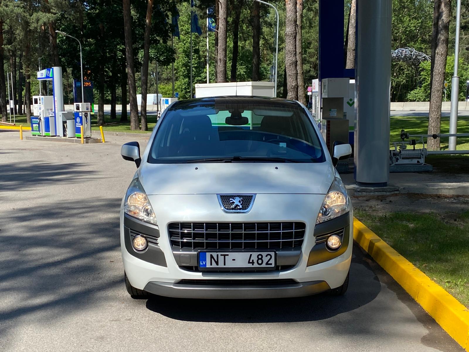 PEUGEOT 3008