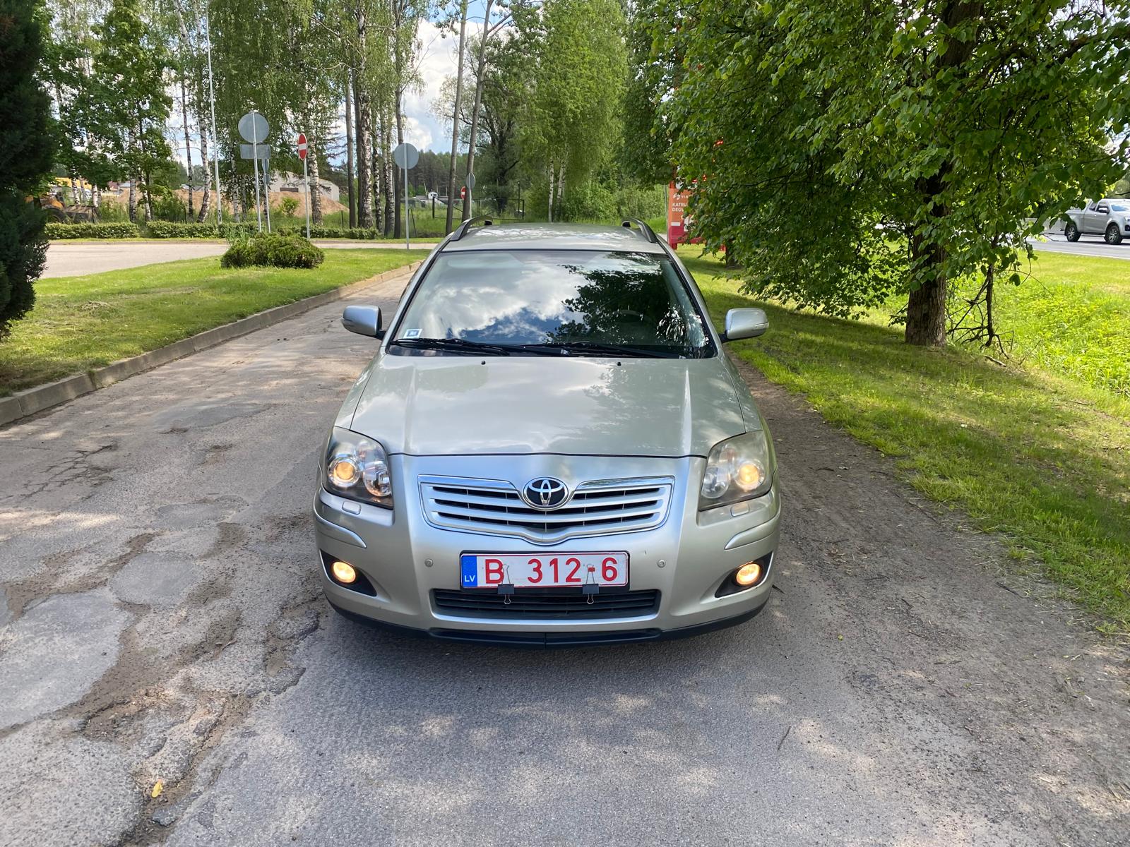 TOYOTA AVENSIS